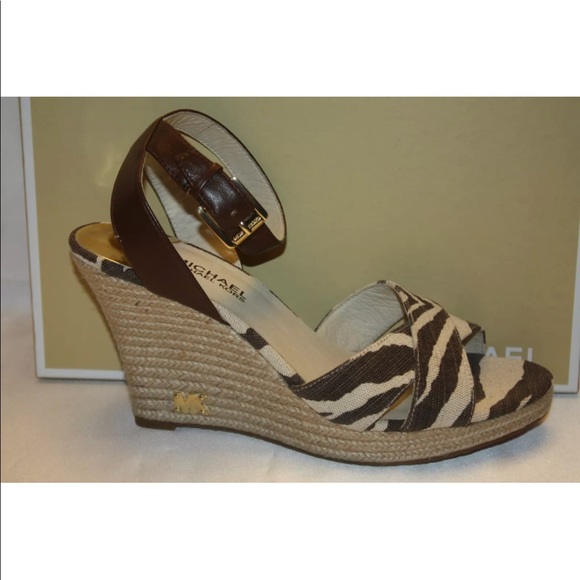 New! Michael Kors mocha tiger canvas wedge sandals - Picture 2 of 8
